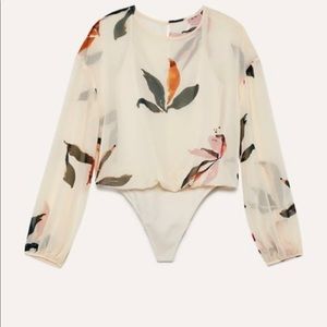 Aritzia Floral Talmont bodysuit SzM